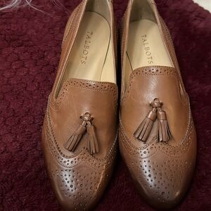 Can’t wear! Sat in the closet since foot surgery. Not going to wear! Going!!!